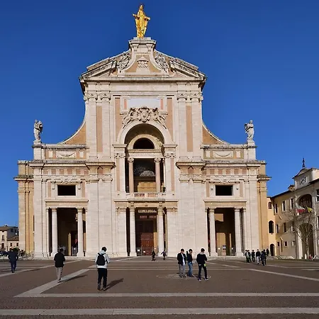 La Corte Degli Angeli Locazioni Turistiche * Ассизи